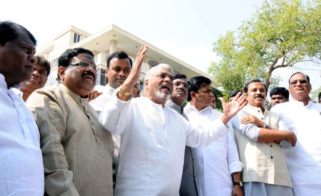Telangana Congress leader,Telangana Congress MPS, telangana issue,  Telangana Congress MPS resign